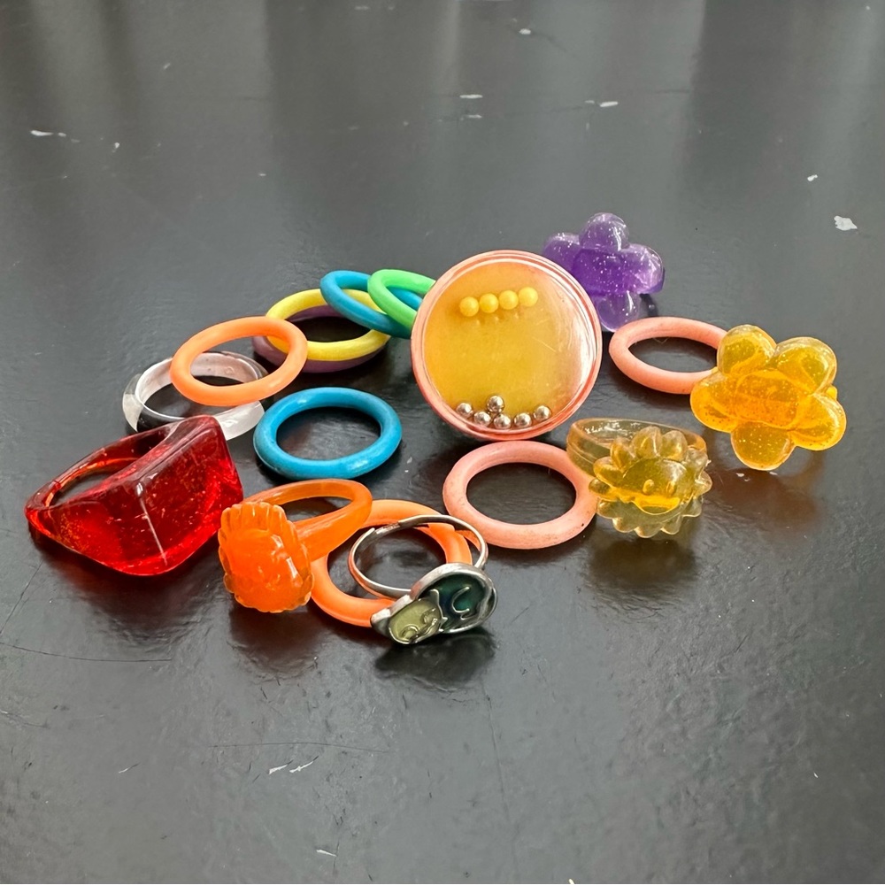 Colourful resin & rubber ring bundle - 17 unique pieces
